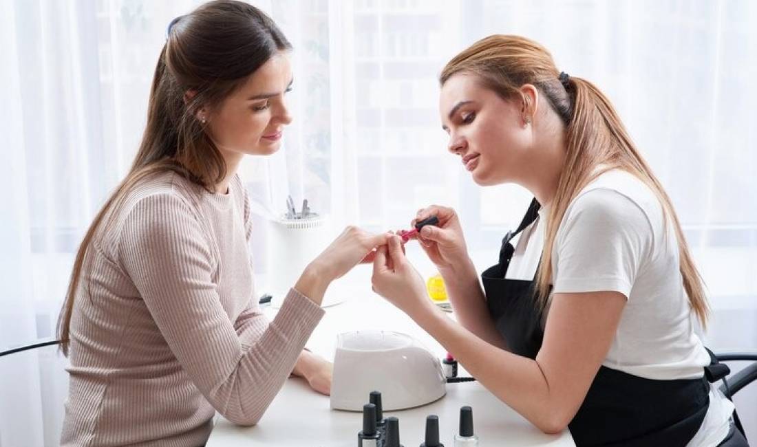 Njoftime Pune ne Himare, Profesioni 🌟 Kërkohet Estetiste për Thonjtë me Eksperiencë 🌟 , Me eksperience, Pagesa 700  Euro.