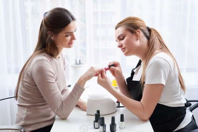 Njoftime Pune per 🌟 Kërkohet Estetiste për Thonjtë me Eksperiencë 🌟 ne Himare