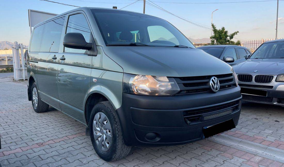 Furgon ekonomik  me qera ne Rinas Tirane - Volkswagen 9 vendesh duke filluar nga 65 euro dita 