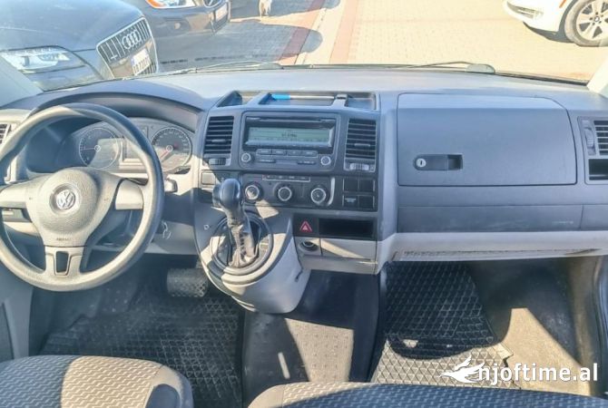 Furgon ekonomik  me qera ne Rinas Tirane - Volkswagen 9 vendesh duke filluar nga 65 euro dita 