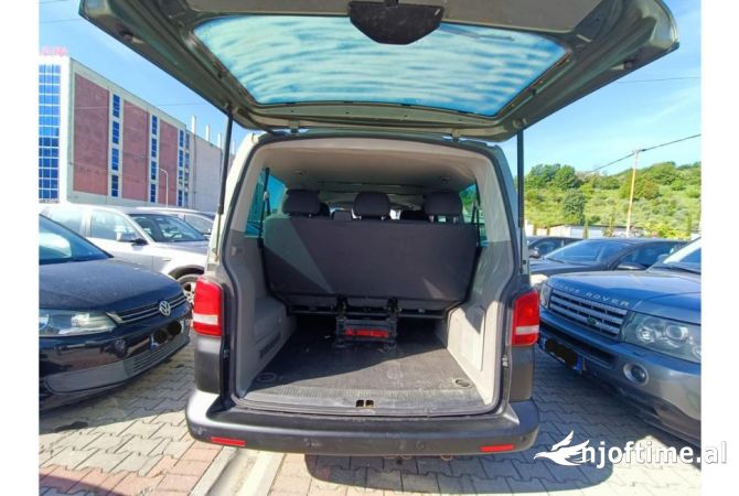 Furgon ekonomik  me qera ne Rinas Tirane - Volkswagen 9 vendesh duke filluar nga 65 euro dita 
