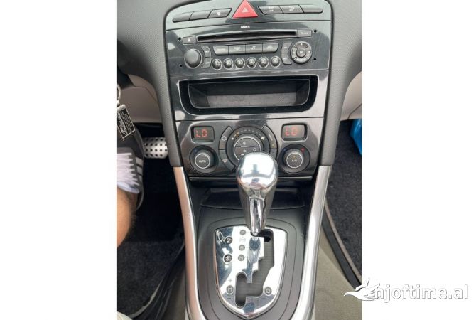 Makina me qera ne Rinas Tirane - Peugeot Cabriole per vetem 45 euro dita 