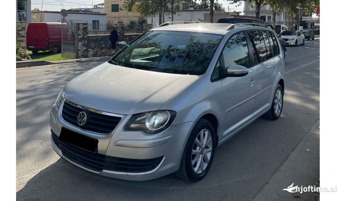 Makina me qera 7 vendeshe Volkswagen touran duke filluar nga 50 euro dita