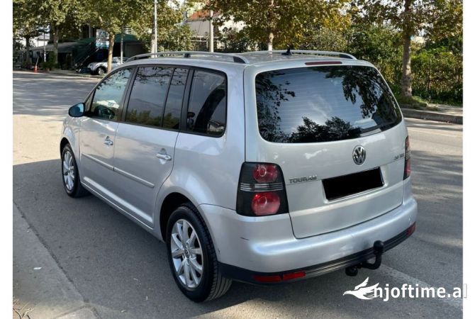 Makina me qera 7 vendeshe Volkswagen touran duke filluar nga 50 euro dita