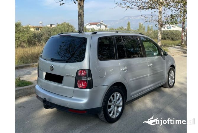 Makina me qera 7 vendeshe Volkswagen touran duke filluar nga 50 euro dita