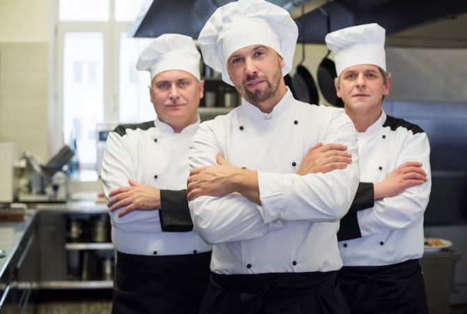 Njoftime Pune per Kamarier, Ndihmës Kamarier, Ndihmës Kuzhinier, Pjatalarëse, Pastruese ne Tirane