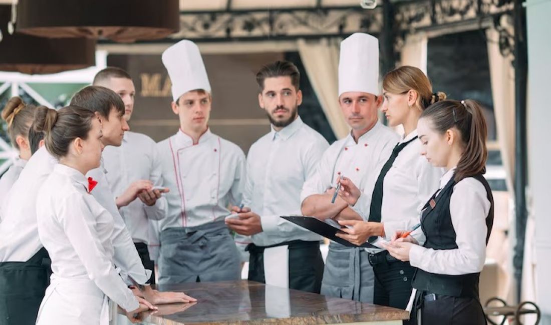 Njoftime Pune ne Himare, Profesioni Fishop kerkon te punesoje  Hostes, Kamarie, Ndihmës Kamarier, Ndihmës Kuzhinier , Me eksperience, Pagesa Me Marreveshje.