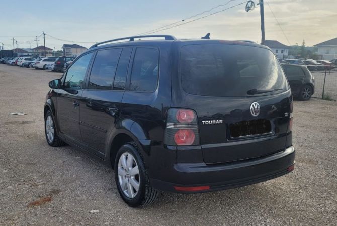 Makina me qera Touran 7 vendesh per vetem 40 euro