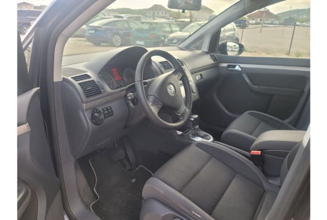 Makina me qera Touran 7 vendesh per vetem 40 euro