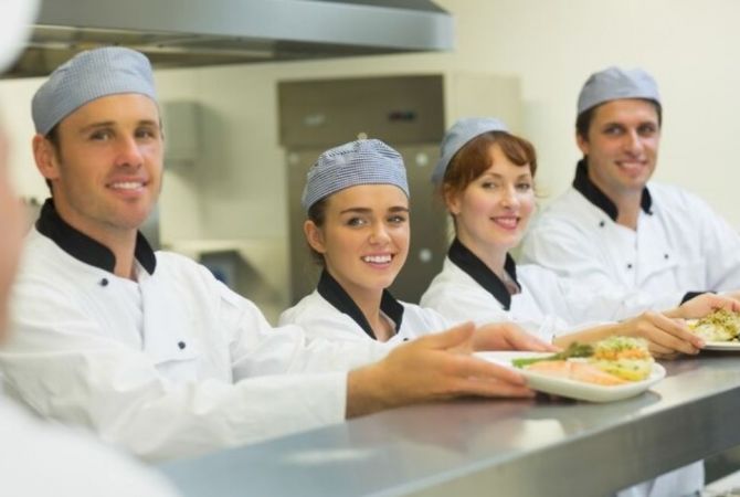 Njoftime Pune per Kamariere, Guzhinier/e, Barist/e, Sanitare ne Tirane