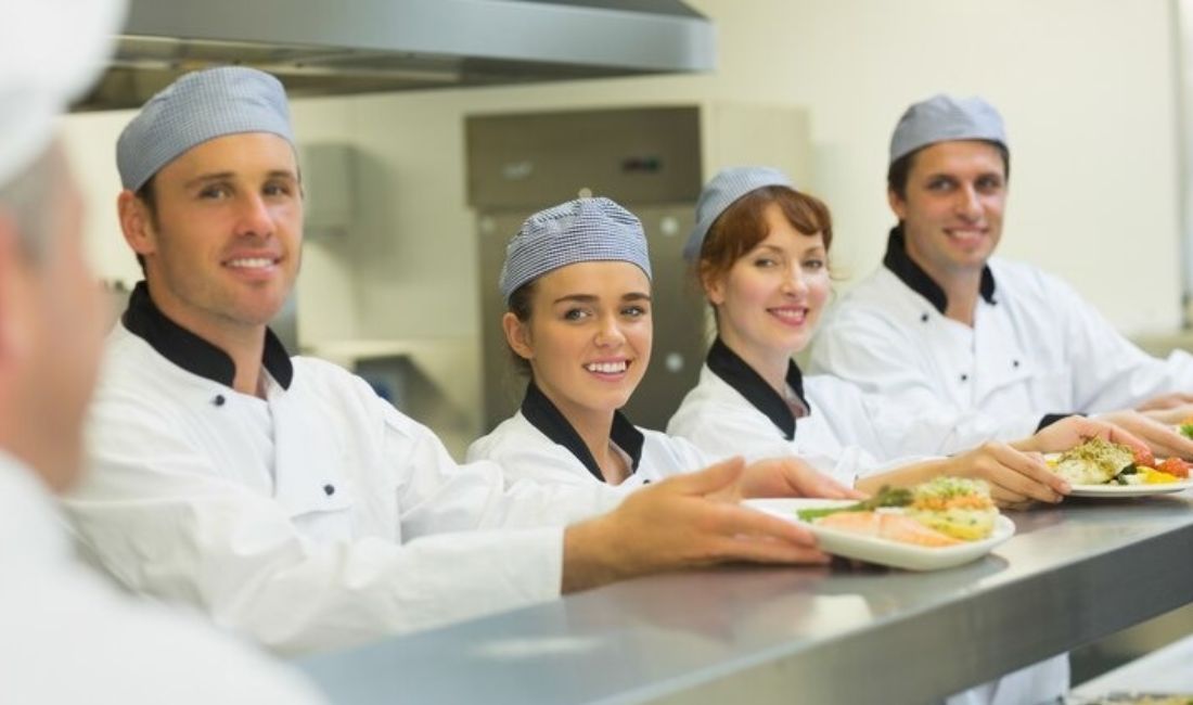 Njoftime Pune ne Tirane, Profesioni Kamariere, Guzhinier/e, Barist/e, Sanitare , Fillestar/Pak eksperience, Pagesa Me Marreveshje.