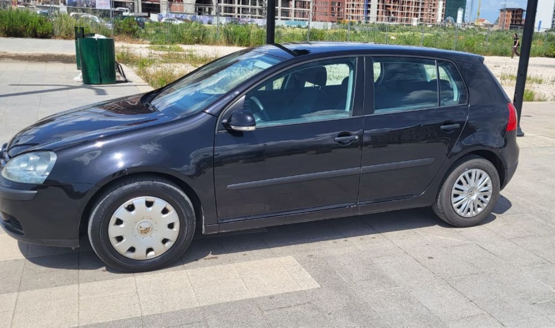 Makina me qera Golf 5 per vetem 30 euro dita 