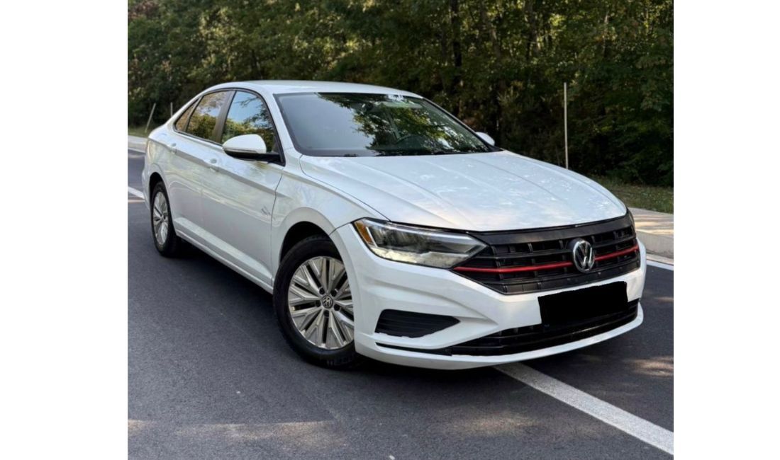 Makina me qera ne Rinas Tirane Jetta e 2022 per vetem 60 euro dita 