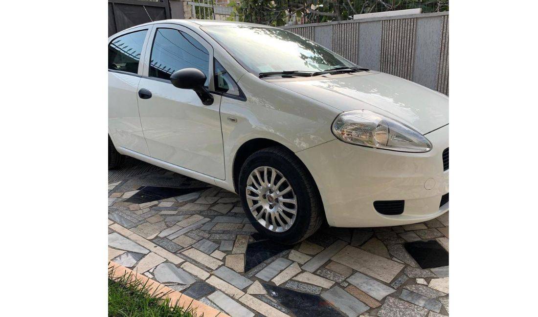 Jepet makina Fiat Punto Evo me qera duke filluar nga  20  Euro/dita