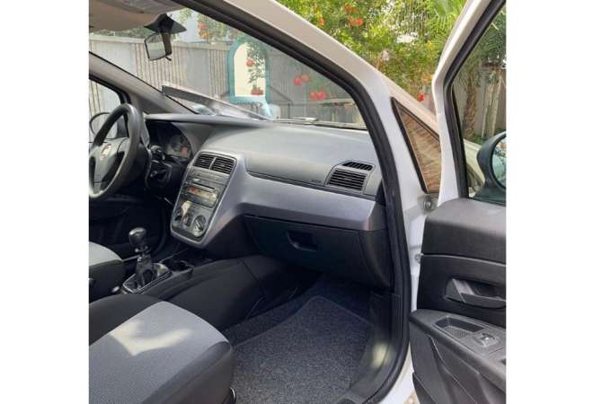 Jepet makina Fiat Punto Evo me qera duke filluar nga  20  Euro/dita