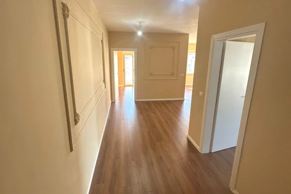 Okazion, apartament + truall tarrace stadiumi Durres