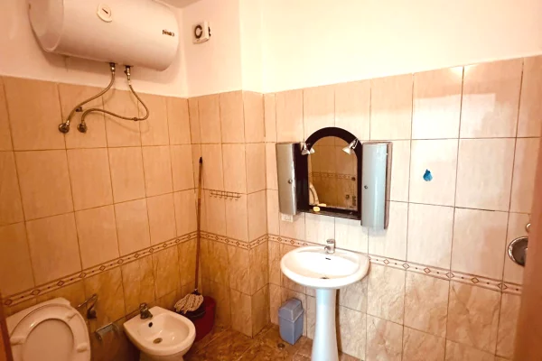 Shtepi ne shitje Apartament ne Durres, 1+1, Mobilimi Pjeserisht e mobiluar, Pagesa 66,000  Euro.