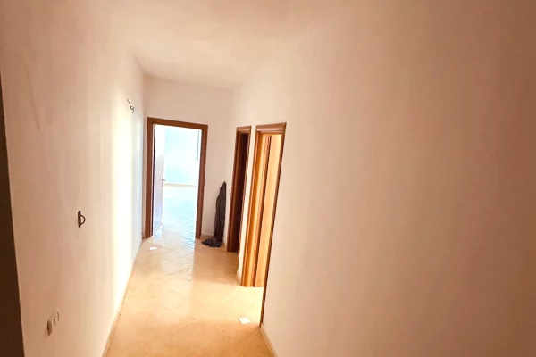 Shtepi ne shitje Apartament ne Durres, 2+1, Mobilimi Bosh, pa mobiluar, Pagesa 127,200  Euro.