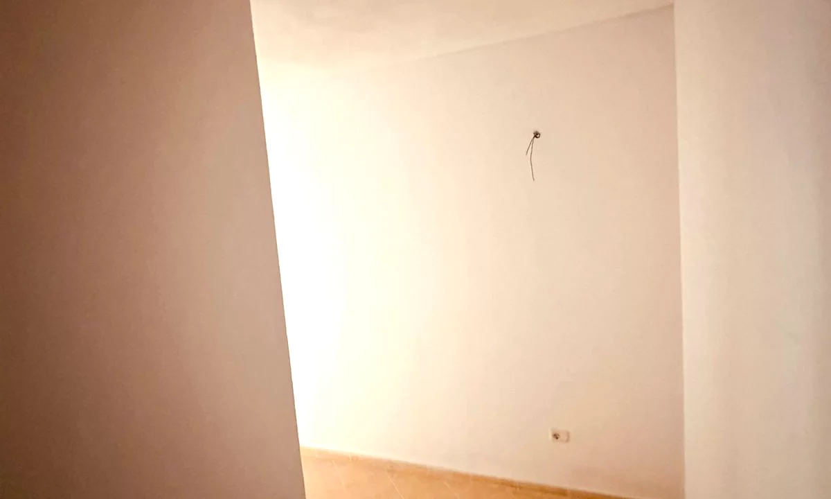 Shtepi ne shitje Apartament ne Durres, 2+1, Mobilimi Bosh, pa mobiluar, Pagesa 127,200  Euro.