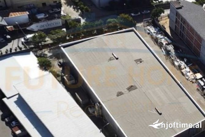 Ambiente Commerciale in Vendita 4+1 a Tirana - 2,900,000 Euro