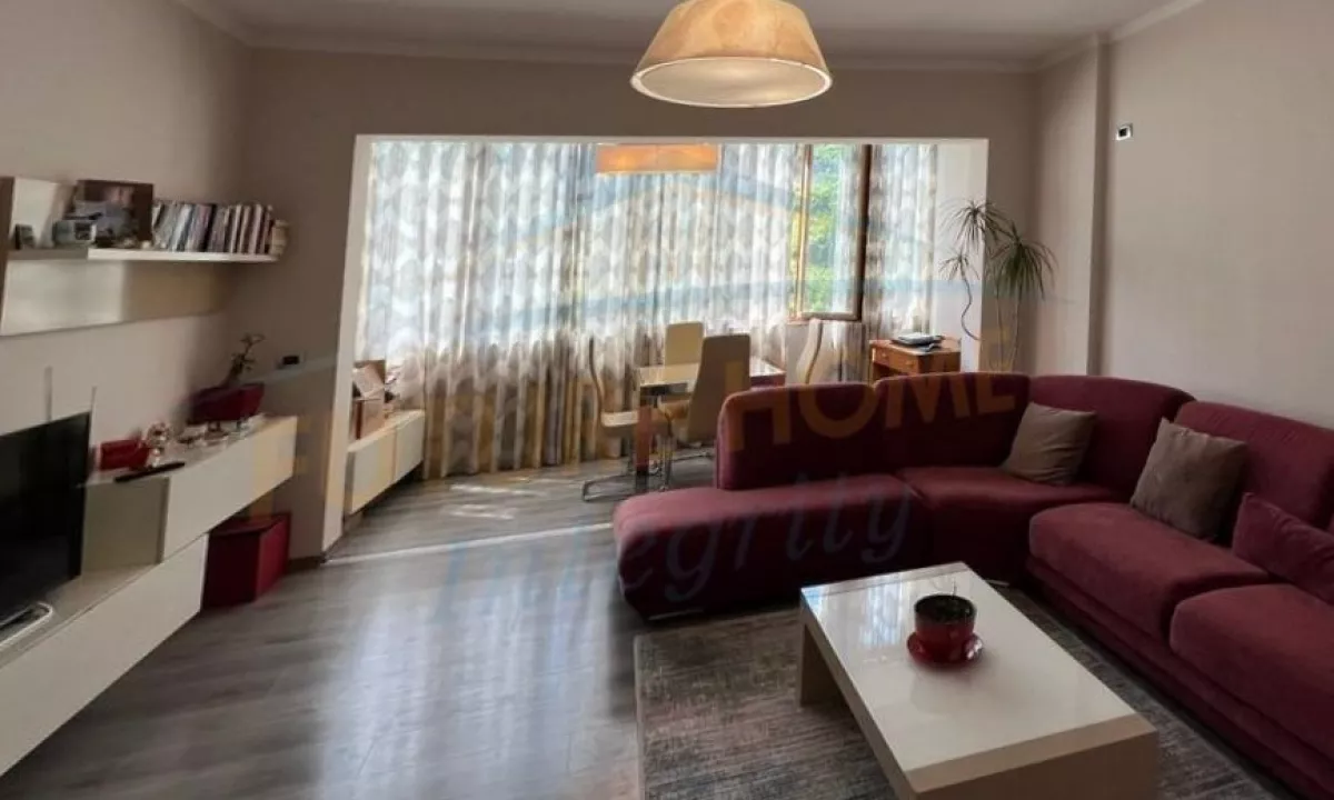 Shtepi me qera Apartament ne Tirane, 2+1, Mobilimi E mobiluar, Pagesa 450  Euro.