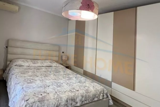 Shtepi me qera Apartament ne Tirane, 2+1, Mobilimi E mobiluar, Pagesa 450  Euro.