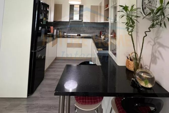 Shtepi me qera Apartament ne Tirane, 2+1, Mobilimi E mobiluar, Pagesa 450  Euro.