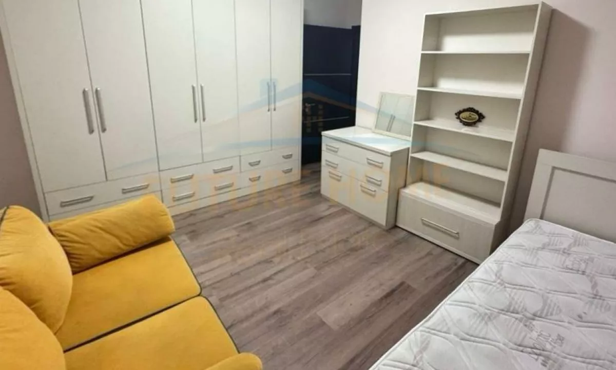 Shtepi me qera Apartament ne Tirane, 2+1, Mobilimi E mobiluar, Pagesa 450  Euro.