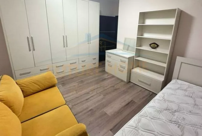 Disponoj me qera apartament ne Fresk 2+1