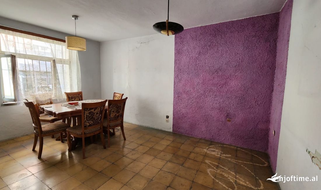 Shtepi ne shitje Apartament ne Tirane, 2+1, Mobilimi Bosh, pa mobiluar, Pagesa 149,000  Euro.