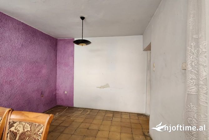 Shtepi ne shitje Apartament ne Tirane, 2+1, Mobilimi Bosh, pa mobiluar, Pagesa 149,000  Euro.