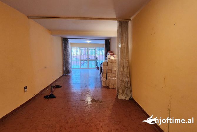 Shtepi ne shitje Apartament ne Tirane, 2+1, Mobilimi Bosh, pa mobiluar, Pagesa 149,000  Euro.