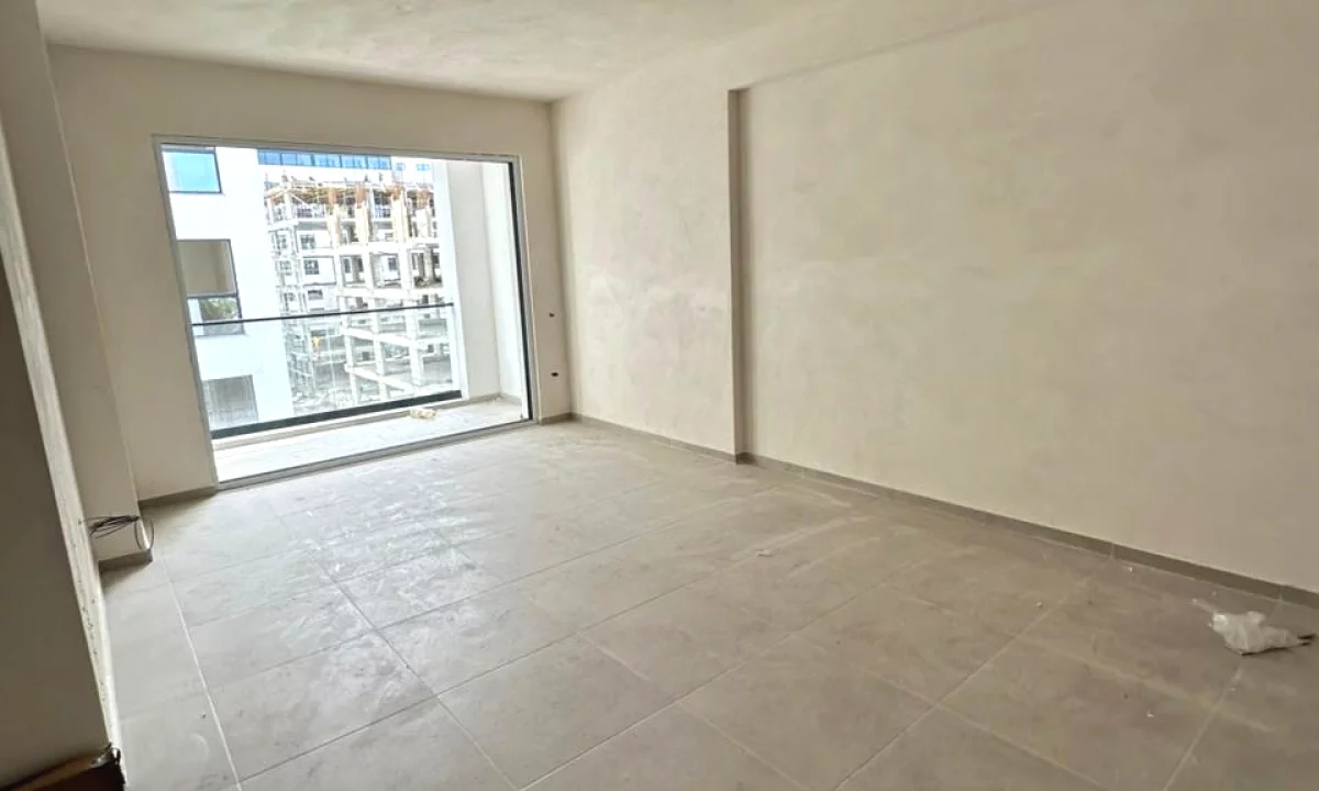 Shtepi ne shitje Apartament ne Durres, 2+1, Mobilimi Bosh, pa mobiluar, Pagesa 122,000  Euro.