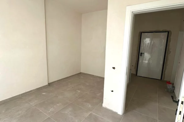 Shtepi ne shitje Apartament ne Durres, 2+1, Mobilimi Bosh, pa mobiluar, Pagesa 122,000  Euro.