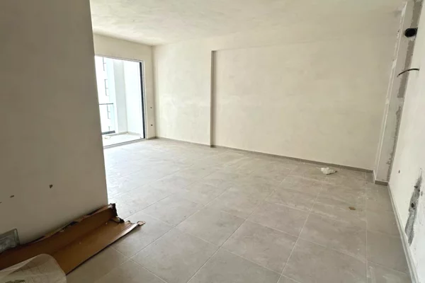 Shtepi ne shitje Apartament ne Durres, 2+1, Mobilimi Bosh, pa mobiluar, Pagesa 122,000  Euro.