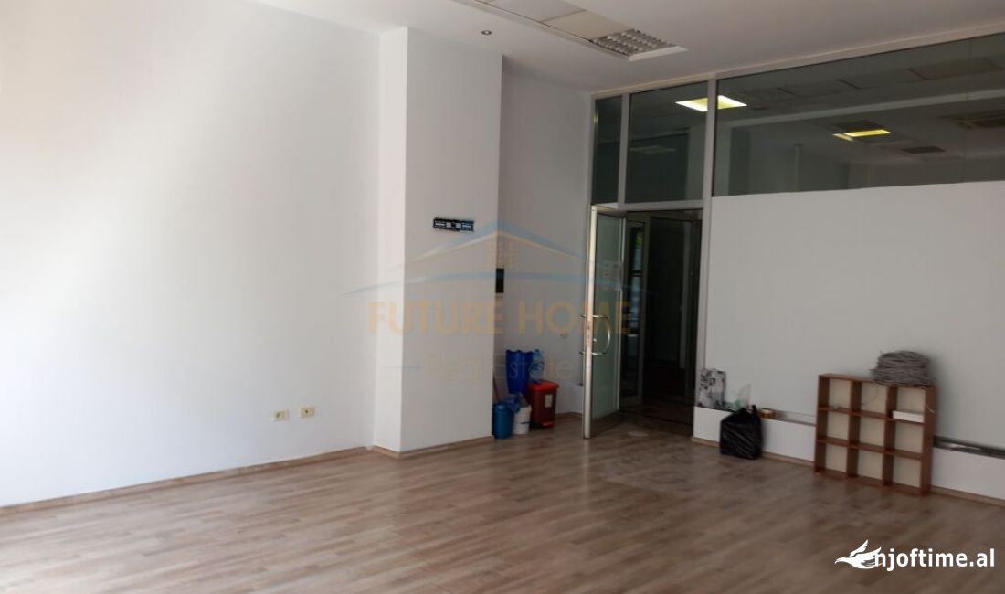 Qira, Ambient Biznesi, Stacioni i Trenit, Tirane.