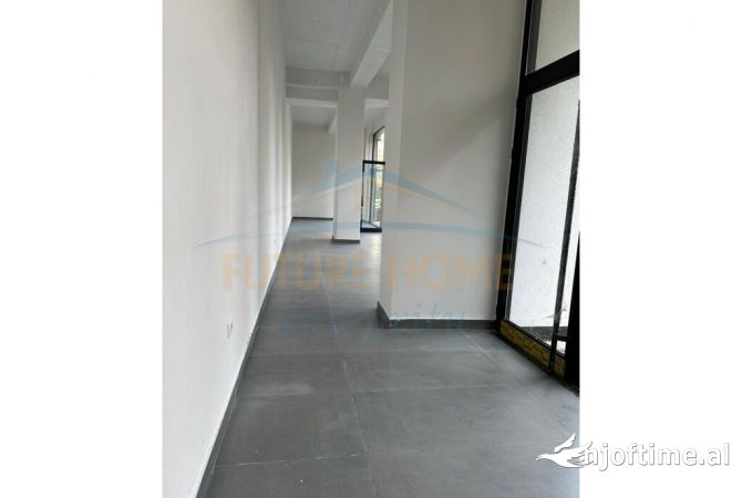 Ambiente Commerciale in Affitto 1+1 a Tirana - 1,200 Euro