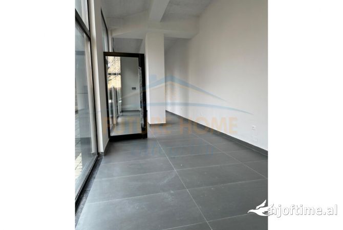 Ambiente Commerciale in Affitto 1+1 a Tirana - 1,200 Euro