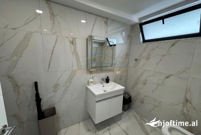 Qera Ambient Biznesi, Bulevardi Zogu 1, Tirane