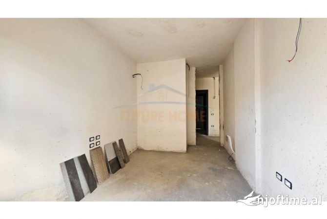 Shtepi ne shitje Apartament ne Tirane, 2+1, Mobilimi Bosh, pa mobiluar, Pagesa 300,000  Euro.