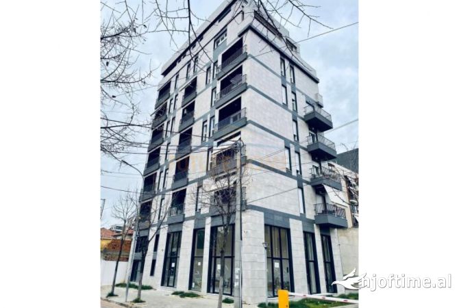 Shitet, Apartament 2+1, në Rrugën Qemal Stafa, Tiranë.