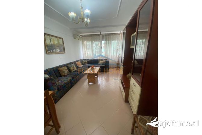 Shitet, Apartament 1+1, Komuna e Parisit