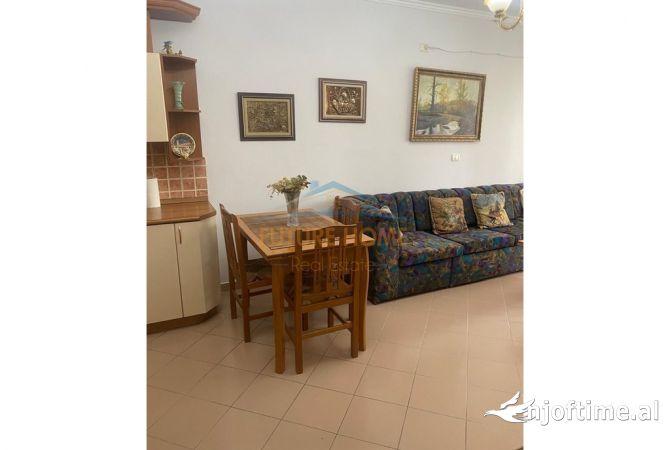 Shtepi ne shitje Apartament ne Tirane, 1+1, Mobilimi E mobiluar, Pagesa 160,000  Euro.