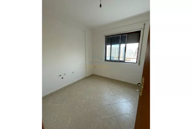 Shtepi ne shitje Apartament ne Tirane, 3+1, Mobilimi Bosh, pa mobiluar, Pagesa 235,000  Euro.