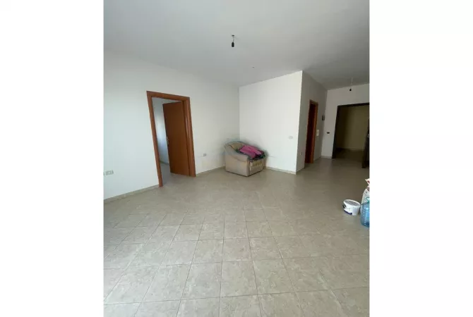 Shtepi ne shitje Apartament ne Tirane, 3+1, Mobilimi Bosh, pa mobiluar, Pagesa 235,000  Euro.