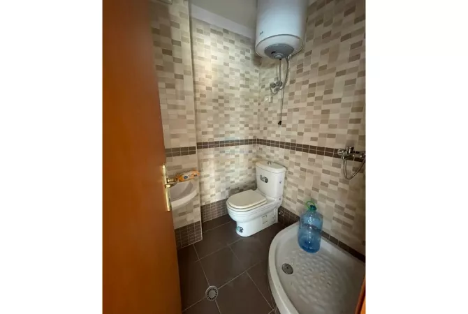 Shtepi ne shitje Apartament ne Tirane, 3+1, Mobilimi Bosh, pa mobiluar, Pagesa 235,000  Euro.