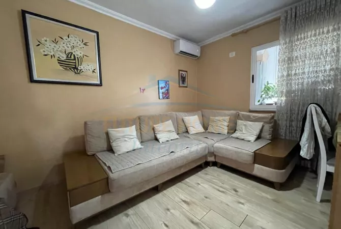 Shitet, Apartament 1+1, Brryli, Tiranë.