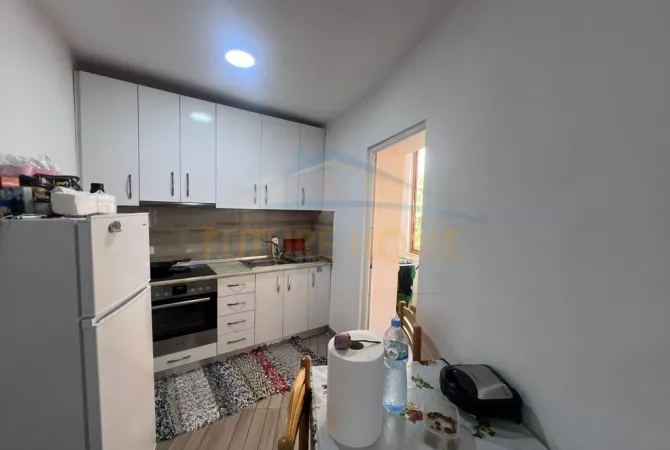 Shitet, Apartament 1+1, Laprakë, Tiranë