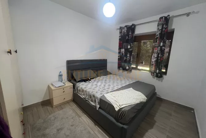 Shtepi ne shitje Apartament ne Tirane, 1+1, Mobilimi Bosh, pa mobiluar, Pagesa 85,000  Euro.