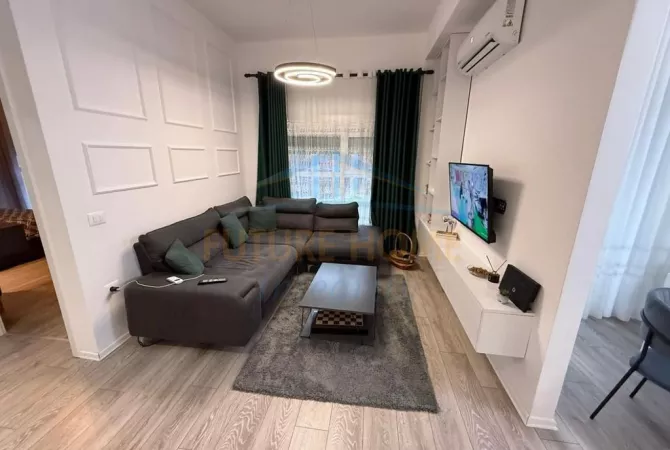 Shtepi ne shitje Apartament ne Tirane, 2+1, Mobilimi E mobiluar, Pagesa 140,000  Euro.